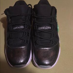 Black Sneakers with Modern Design and Glossy Finish